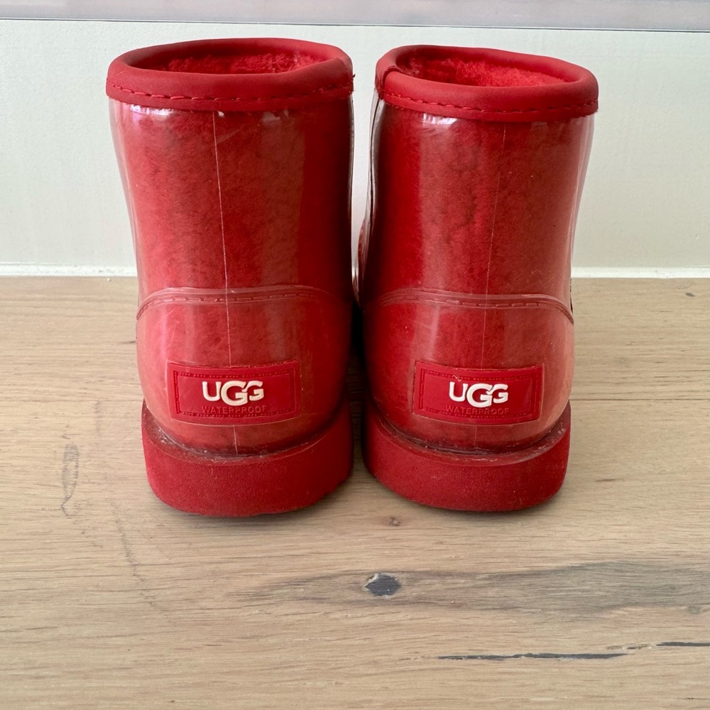 UGG Classic Boys/Girls Mini Clear Shearling Waterproof Winter Red Boots Sz 12US - Picture 7 of 9